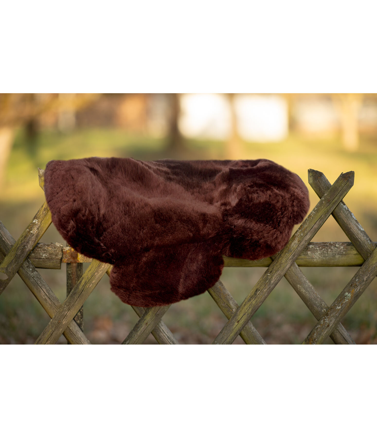 Lammfellsattelauflage mit Hornausschnitt