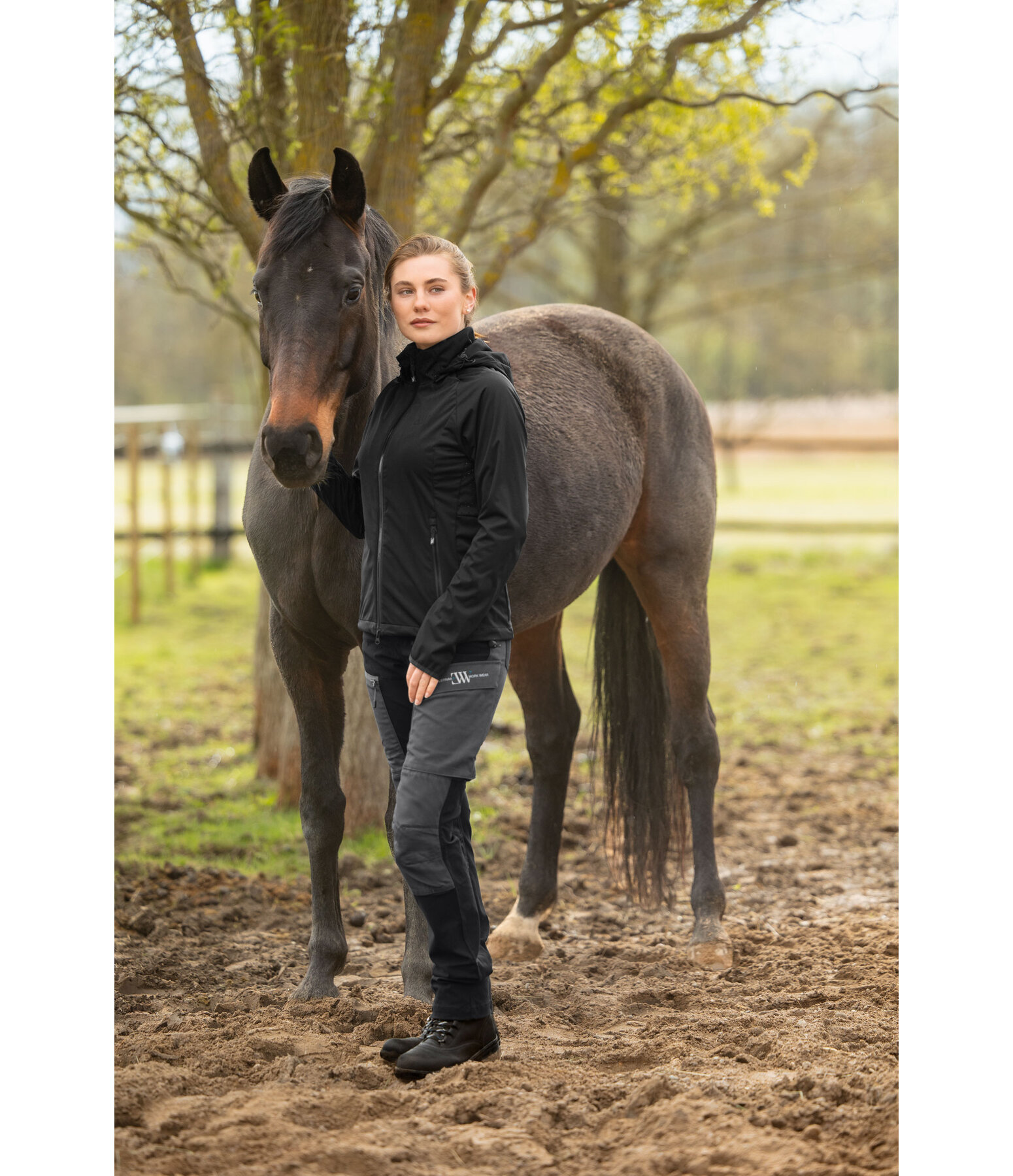 Atmungsaktive Softshelljacke mit abnehmbarer Kapuze