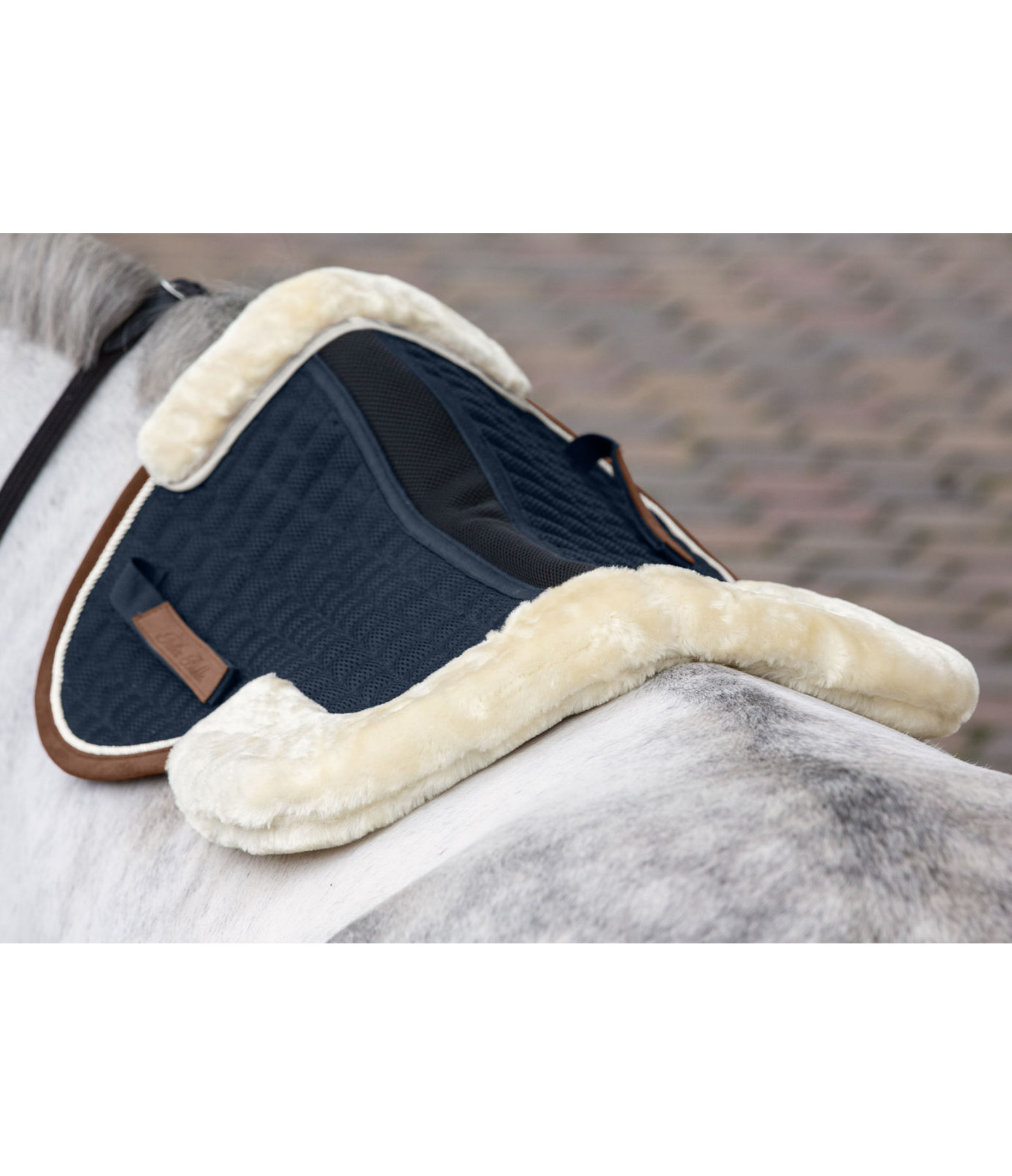 Breathing Mesh Pad Timeless Elegance