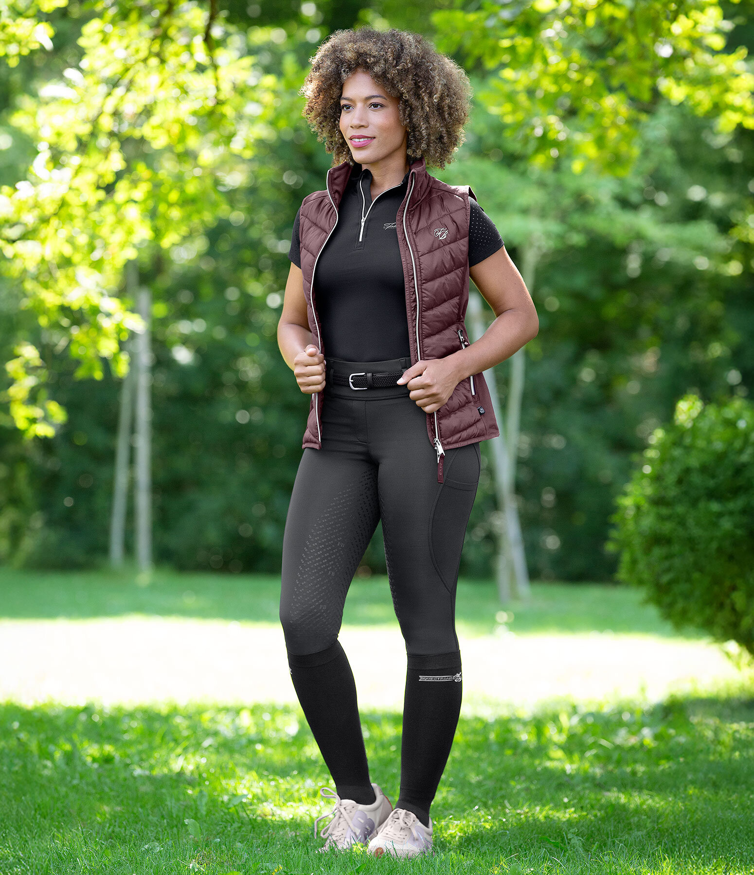 Damen-Outfit Nele in mahagoni