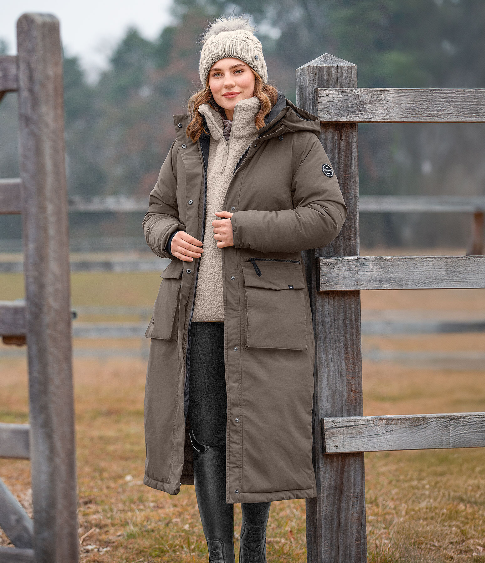 Damen-Outfit Claudi in dark-taupe